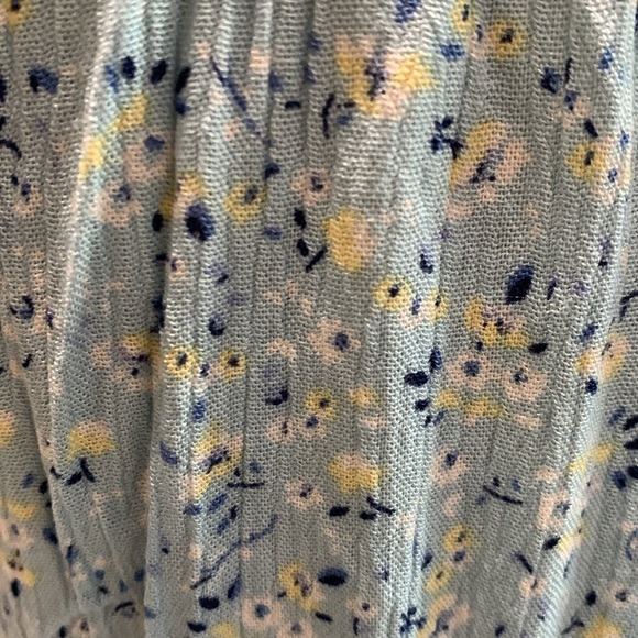 NWT ruched floral top with shoulder cap short sleeves and ballerina neckline - Picture 10 of 12